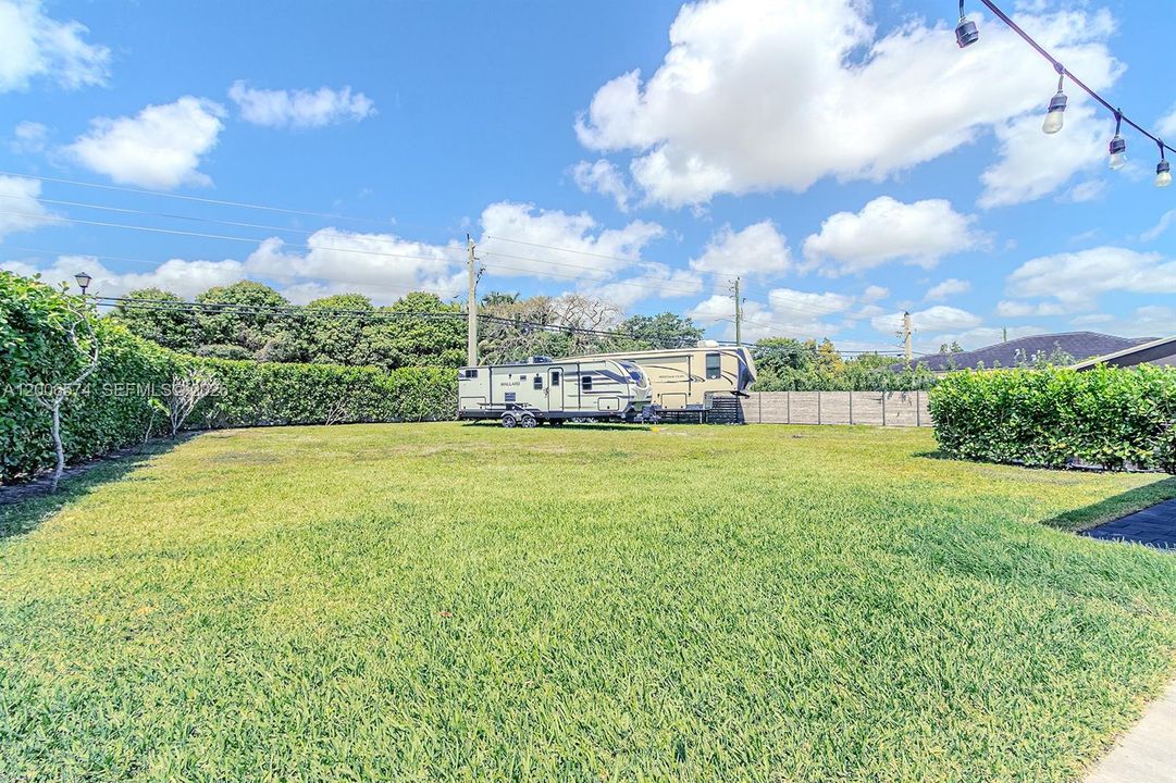 Activo con contrato: $1,199,900 (5 camas, 4 baños, 2845 Pies cuadrados)