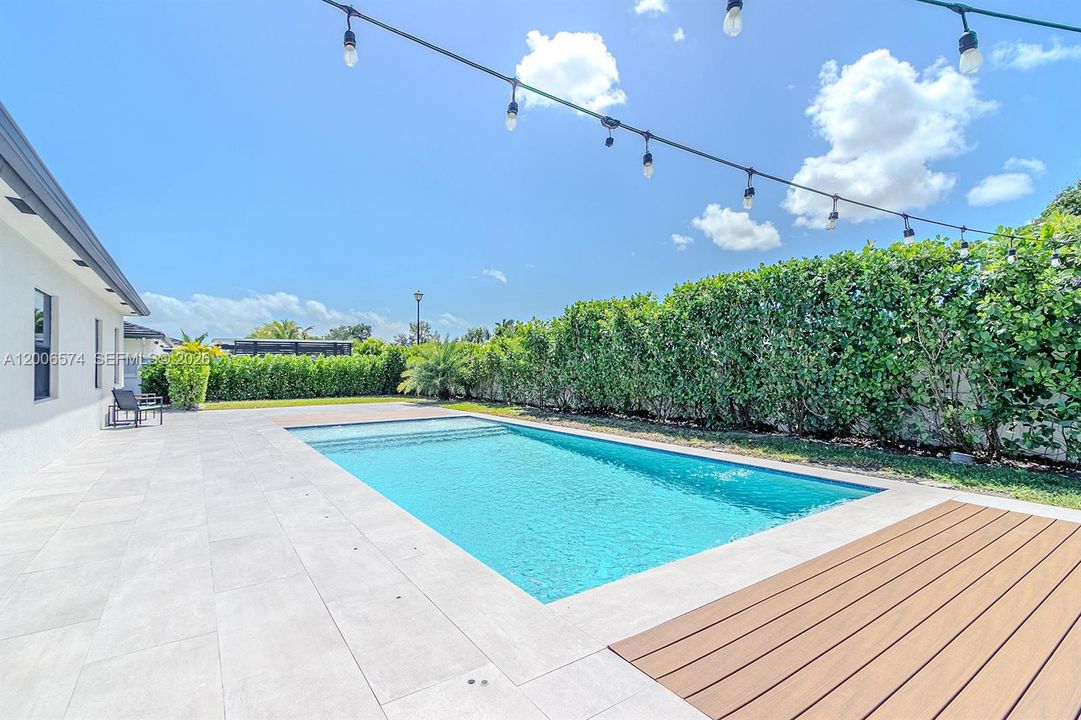 Activo con contrato: $1,199,900 (5 camas, 4 baños, 2845 Pies cuadrados)