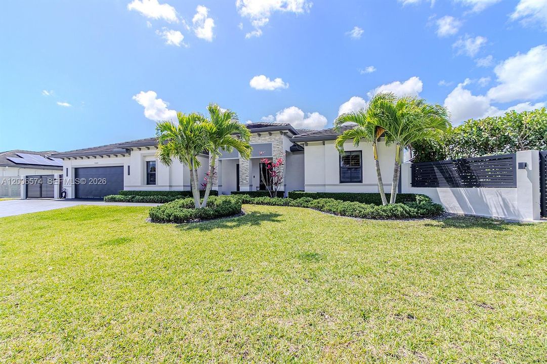 Activo con contrato: $1,199,900 (5 camas, 4 baños, 2845 Pies cuadrados)