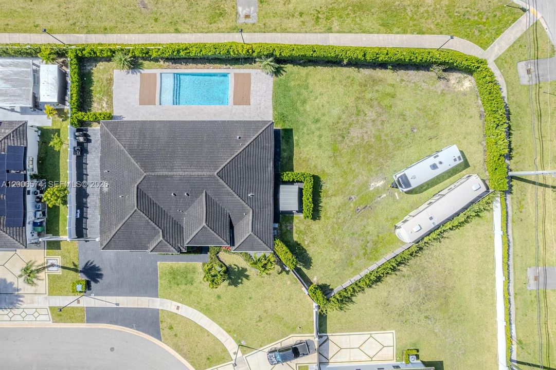 Activo con contrato: $1,199,900 (5 camas, 4 baños, 2845 Pies cuadrados)