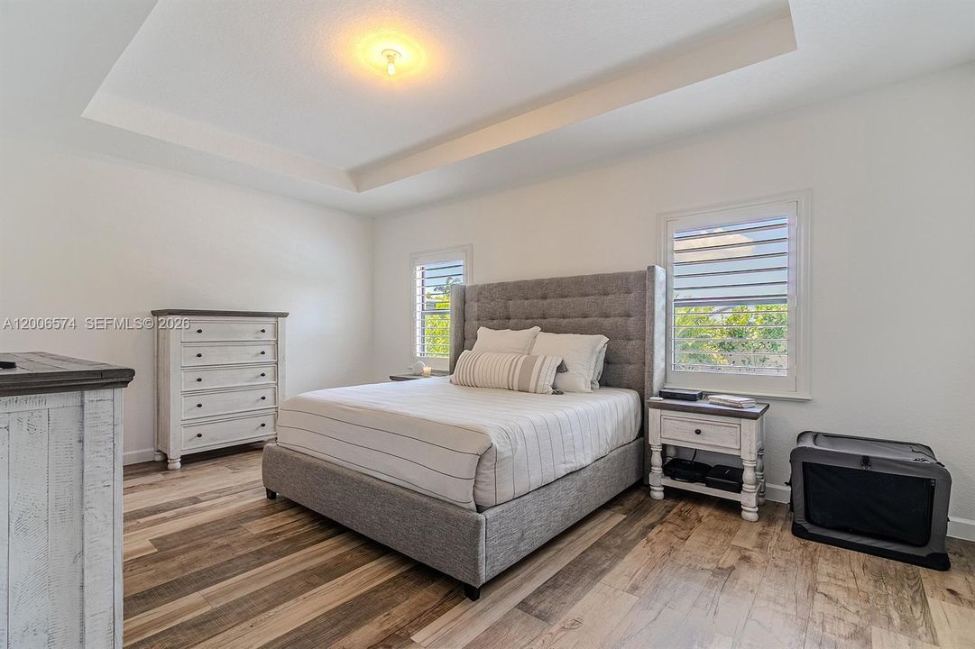 Activo con contrato: $1,199,900 (5 camas, 4 baños, 2845 Pies cuadrados)