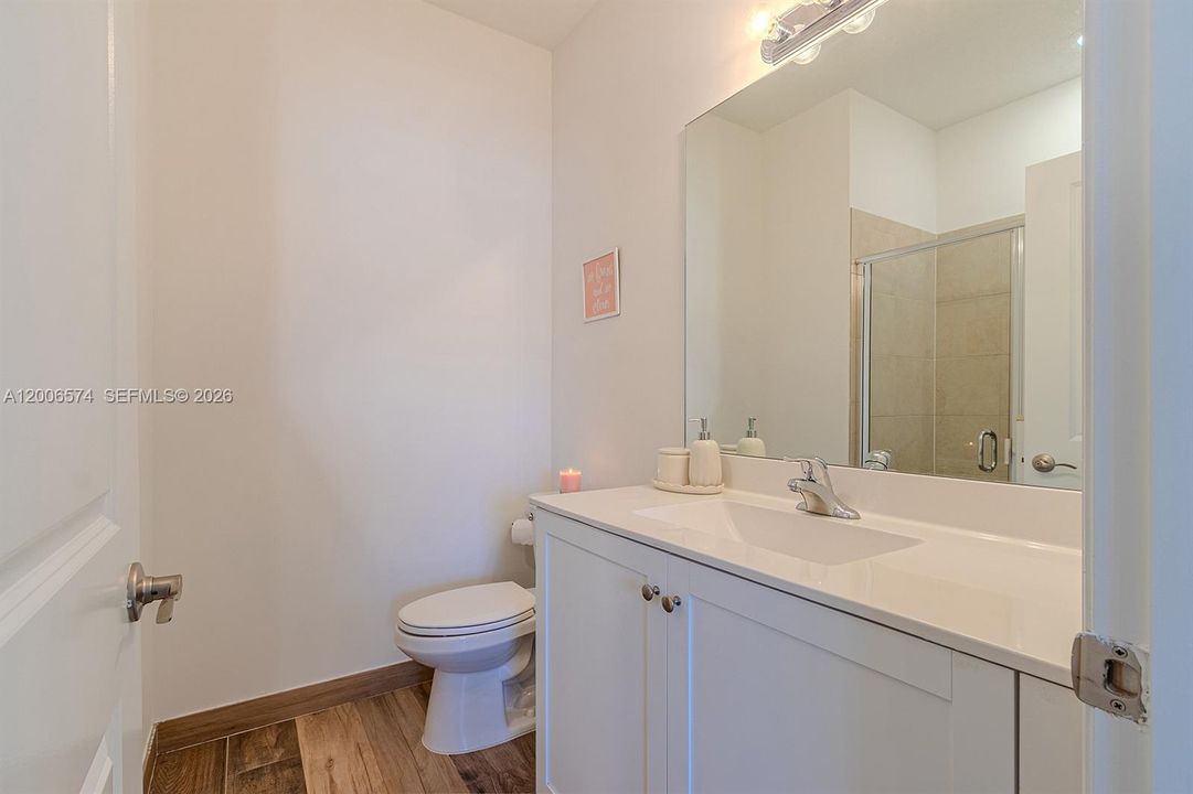 Activo con contrato: $1,199,900 (5 camas, 4 baños, 2845 Pies cuadrados)