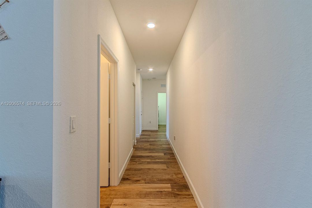 Activo con contrato: $1,199,900 (5 camas, 4 baños, 2845 Pies cuadrados)