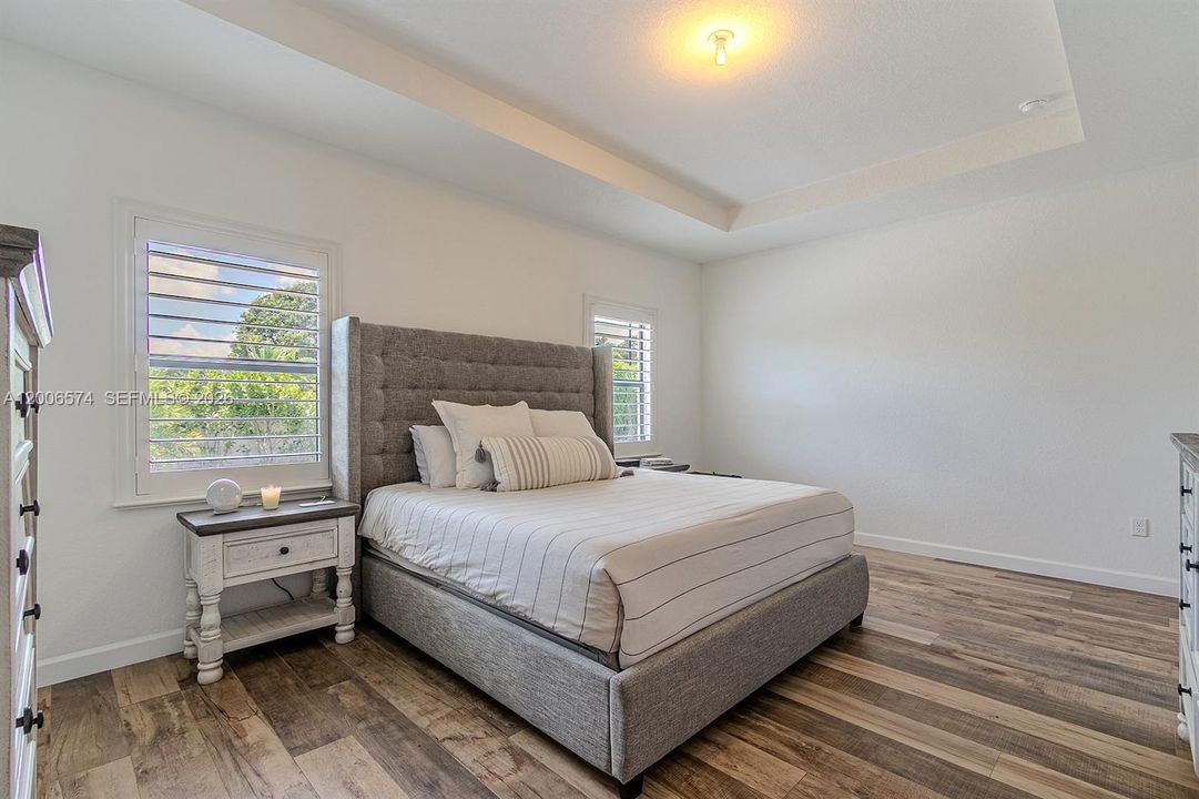 Activo con contrato: $1,199,900 (5 camas, 4 baños, 2845 Pies cuadrados)