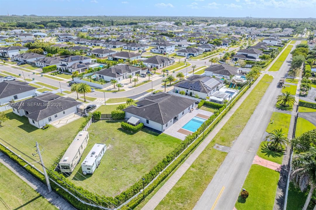 Activo con contrato: $1,199,900 (5 camas, 4 baños, 2845 Pies cuadrados)
