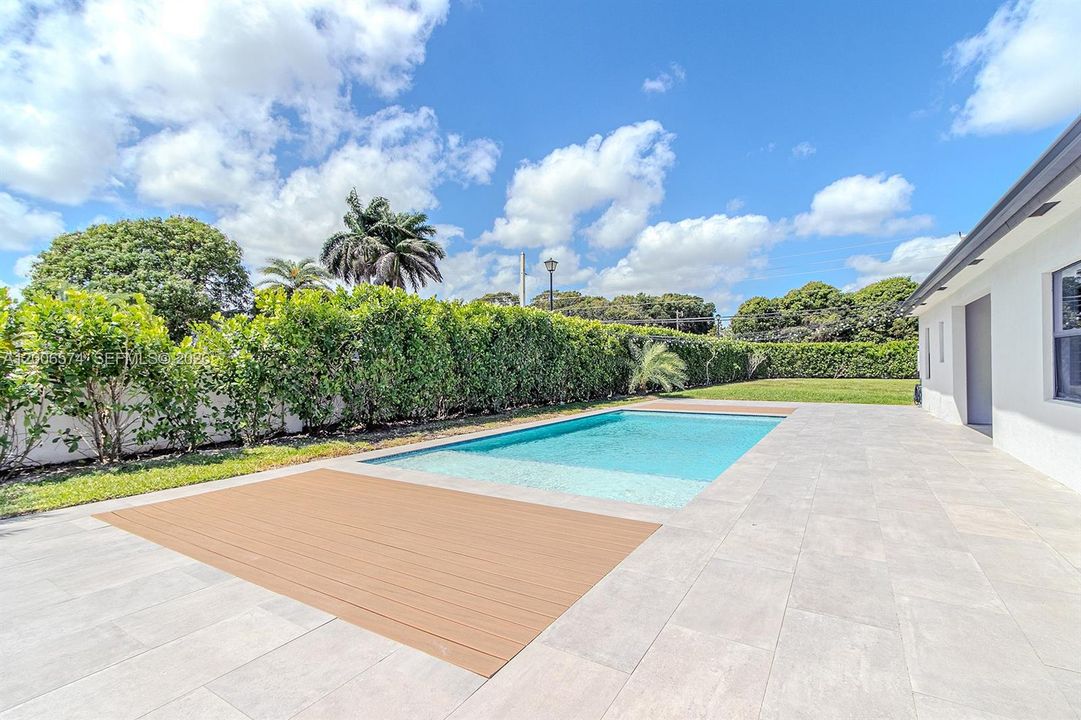 Activo con contrato: $1,199,900 (5 camas, 4 baños, 2845 Pies cuadrados)