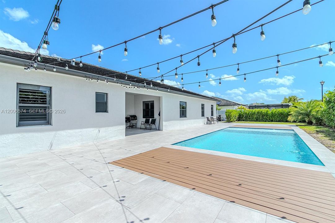 Activo con contrato: $1,199,900 (5 camas, 4 baños, 2845 Pies cuadrados)