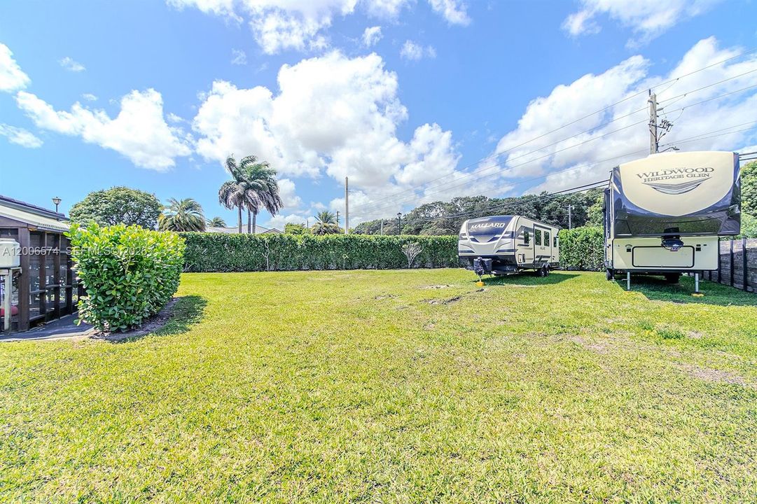 Activo con contrato: $1,199,900 (5 camas, 4 baños, 2845 Pies cuadrados)