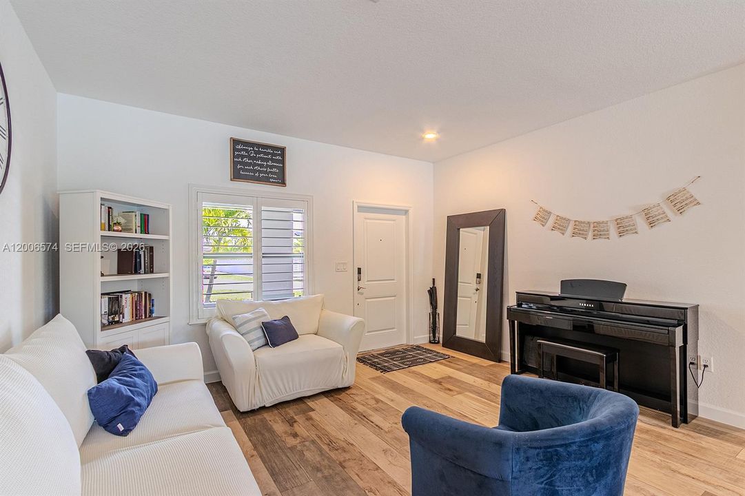 Activo con contrato: $1,199,900 (5 camas, 4 baños, 2845 Pies cuadrados)