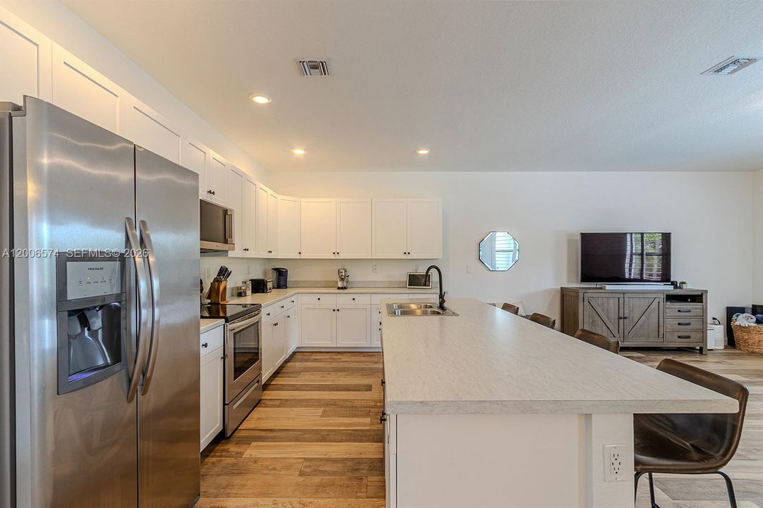 Activo con contrato: $1,199,900 (5 camas, 4 baños, 2845 Pies cuadrados)