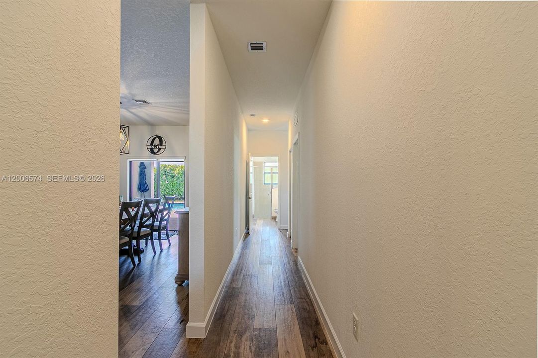 Activo con contrato: $1,199,900 (5 camas, 4 baños, 2845 Pies cuadrados)