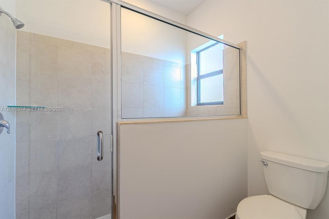 Activo con contrato: $1,199,900 (5 camas, 4 baños, 2845 Pies cuadrados)