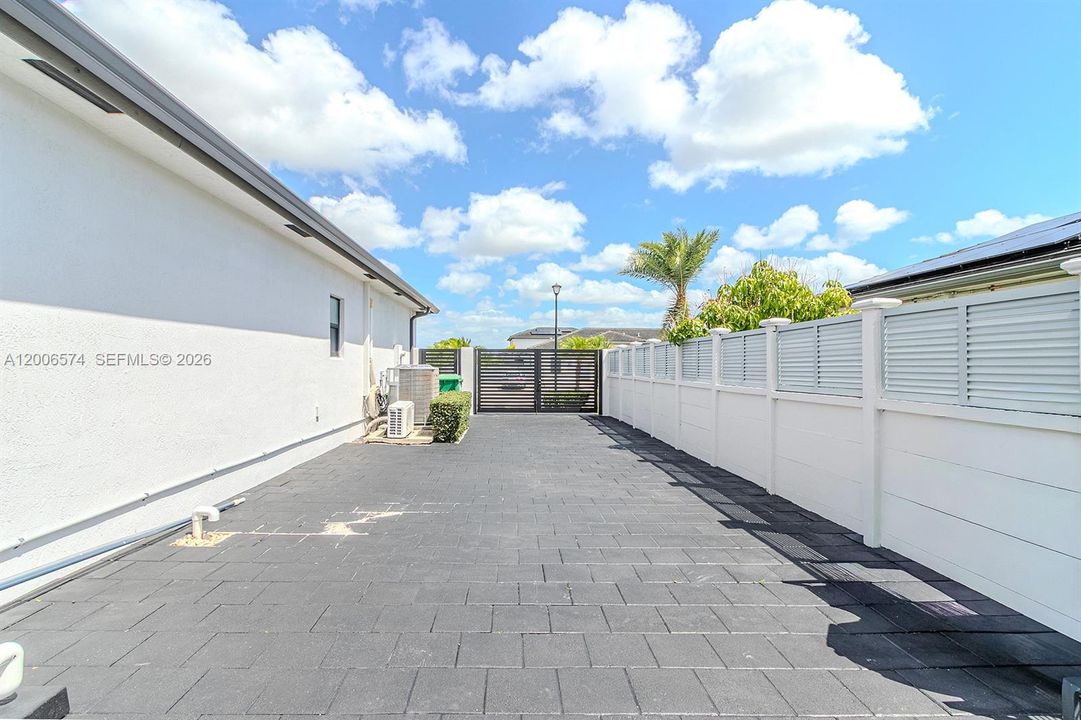 Activo con contrato: $1,199,900 (5 camas, 4 baños, 2845 Pies cuadrados)