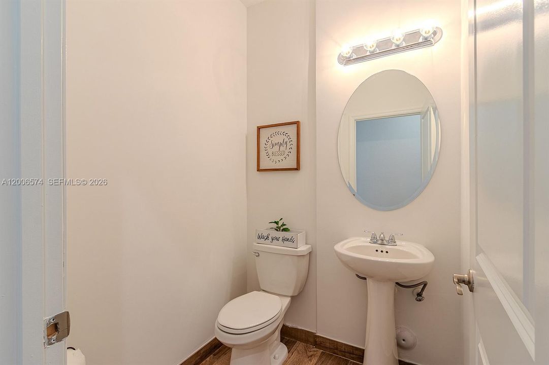 Activo con contrato: $1,199,900 (5 camas, 4 baños, 2845 Pies cuadrados)