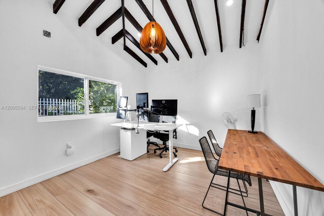 Bedroom/Office/Studio