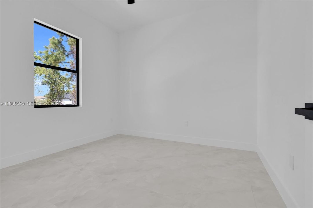 Activo con contrato: $324,900 (3 camas, 2 baños, 1315 Pies cuadrados)