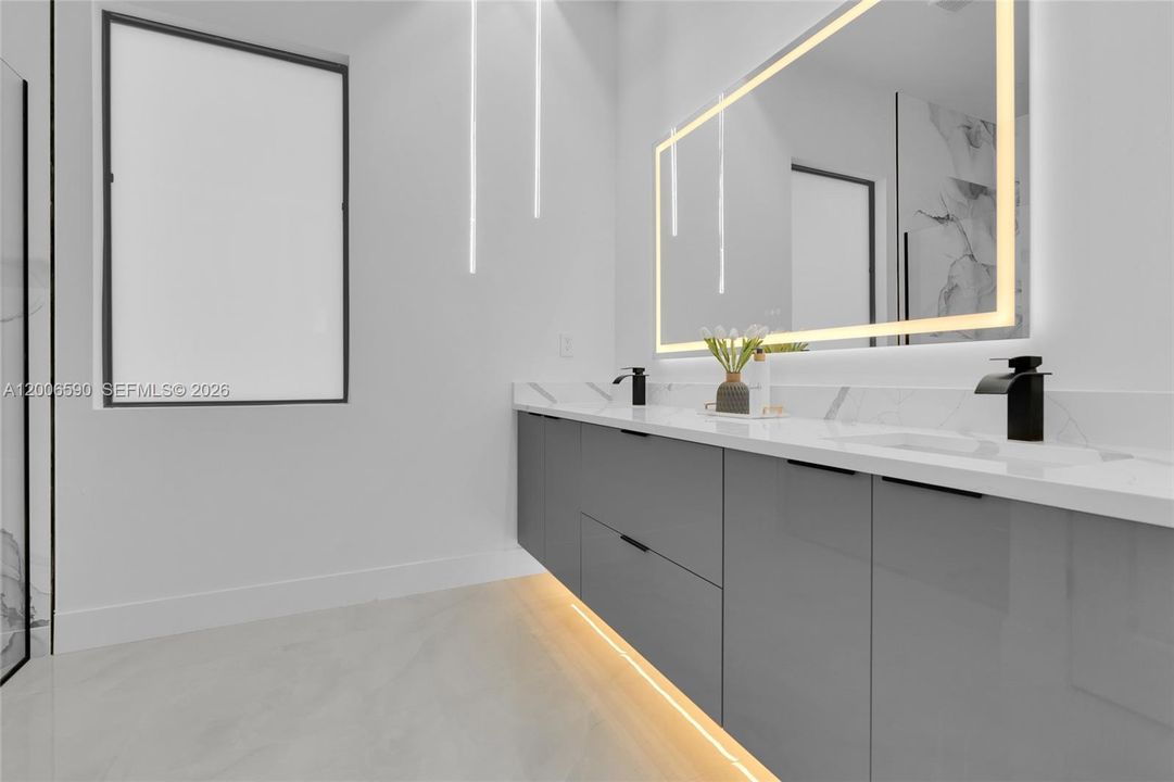 Activo con contrato: $324,900 (3 camas, 2 baños, 1315 Pies cuadrados)