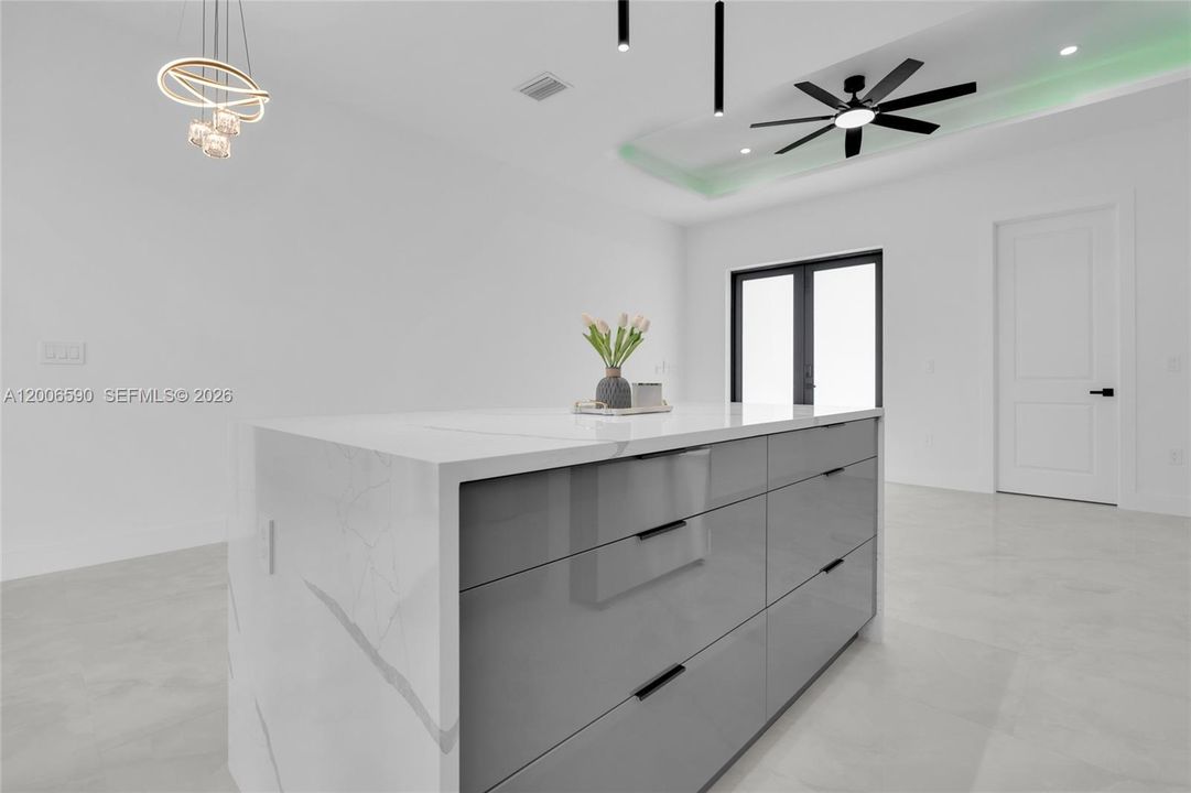 Activo con contrato: $324,900 (3 camas, 2 baños, 1315 Pies cuadrados)