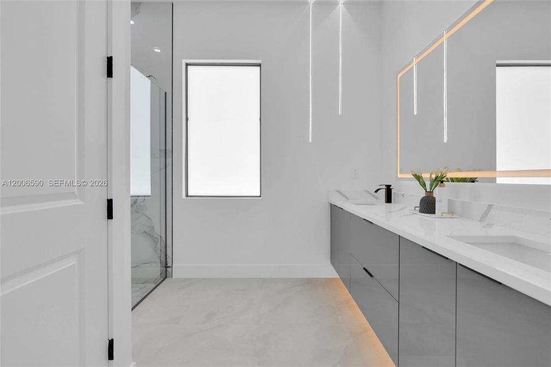 Activo con contrato: $324,900 (3 camas, 2 baños, 1315 Pies cuadrados)