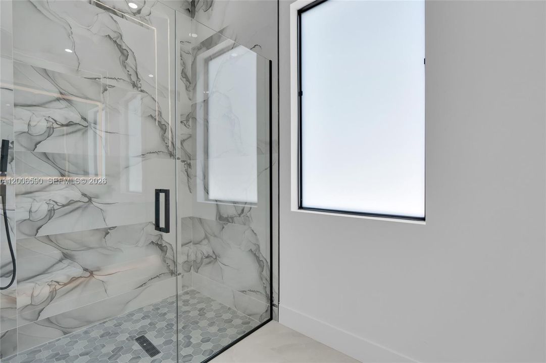 Activo con contrato: $324,900 (3 camas, 2 baños, 1315 Pies cuadrados)