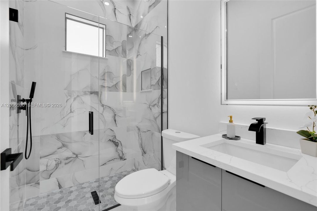 Activo con contrato: $324,900 (3 camas, 2 baños, 1315 Pies cuadrados)