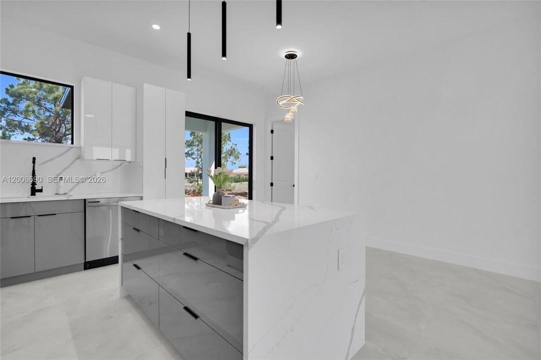 Activo con contrato: $324,900 (3 camas, 2 baños, 1315 Pies cuadrados)