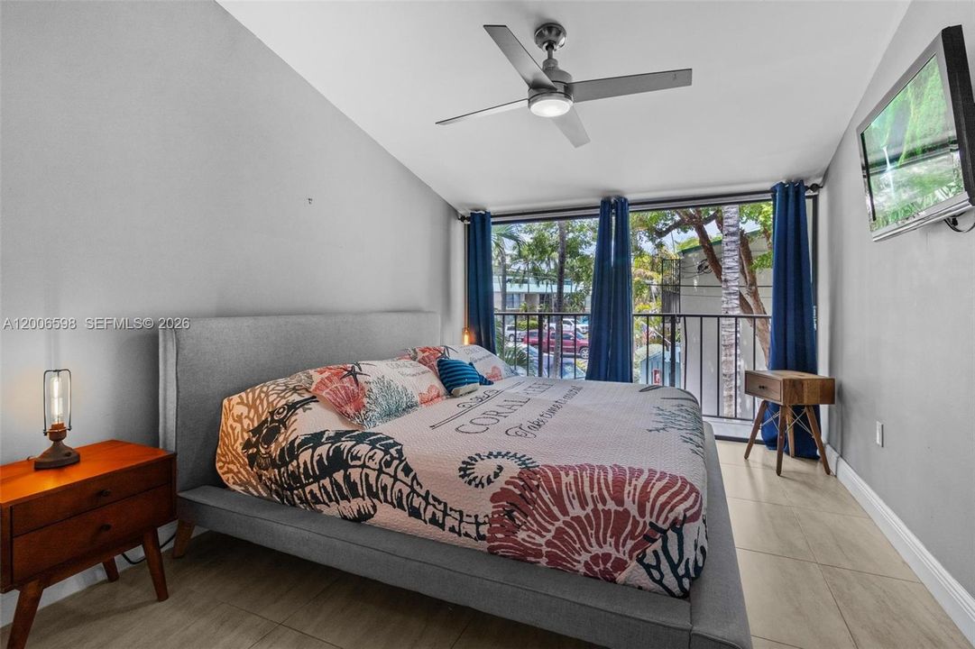 For Sale: $629,000 (2 beds, 2 baths, 1337 Square Feet)