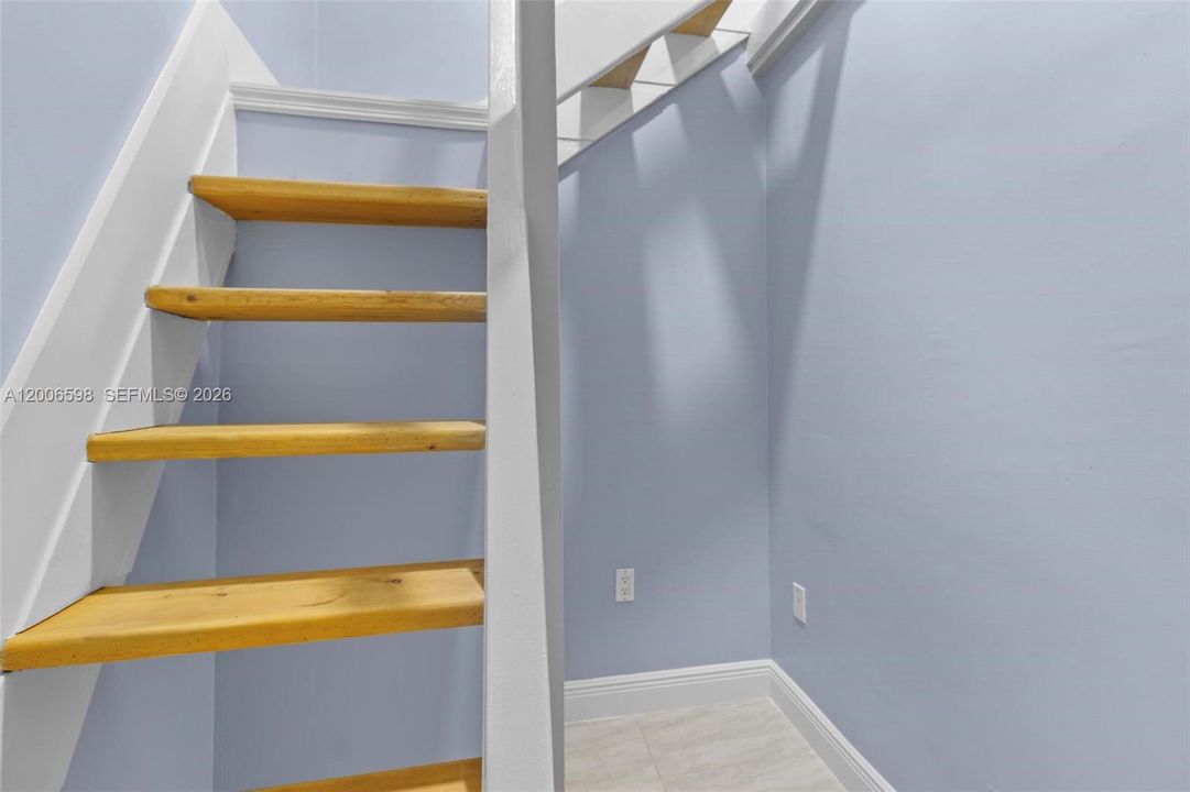 For Sale: $629,000 (2 beds, 2 baths, 1337 Square Feet)
