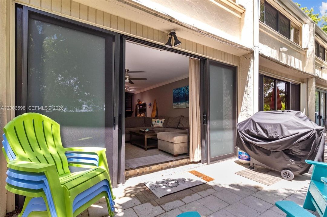 For Sale: $629,000 (2 beds, 2 baths, 1337 Square Feet)