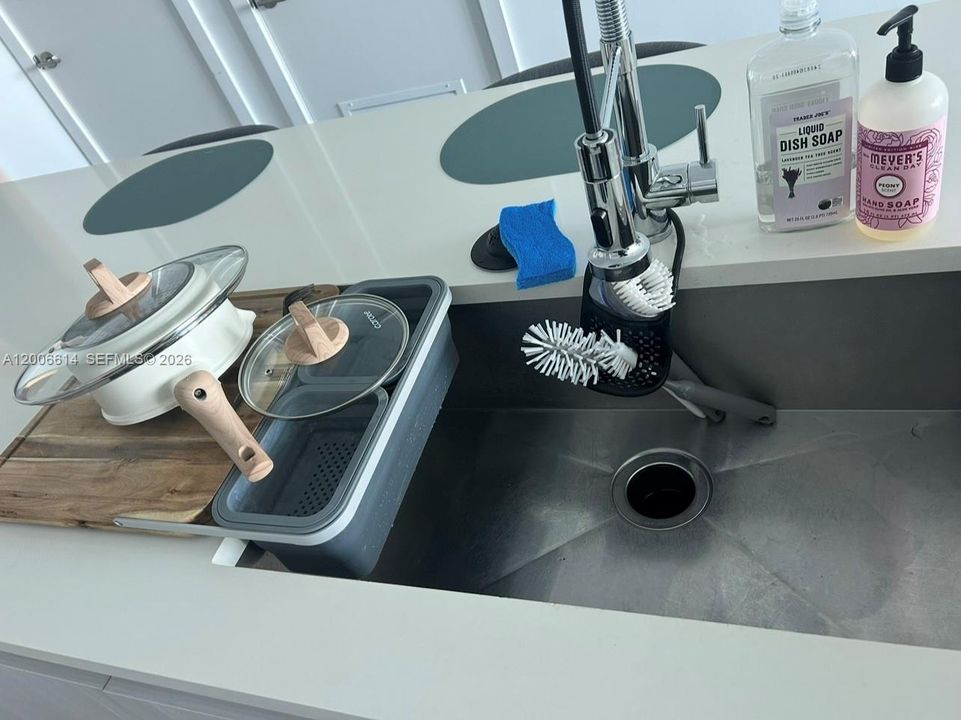 В аренду: $10,995 (2 спален, 3 ванн, 1143 Квадратных фут)