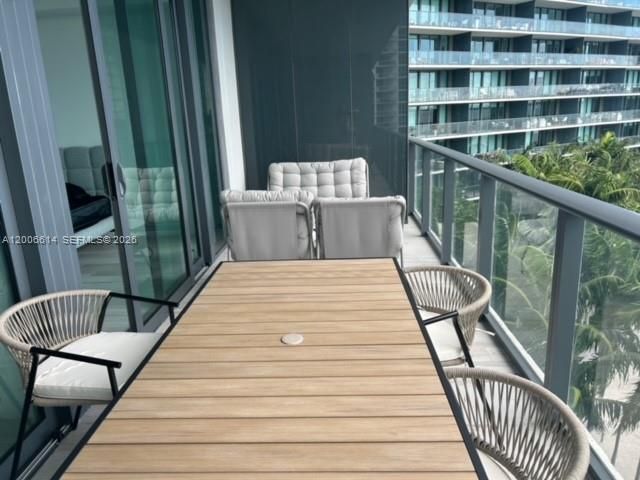 В аренду: $10,995 (2 спален, 3 ванн, 1143 Квадратных фут)