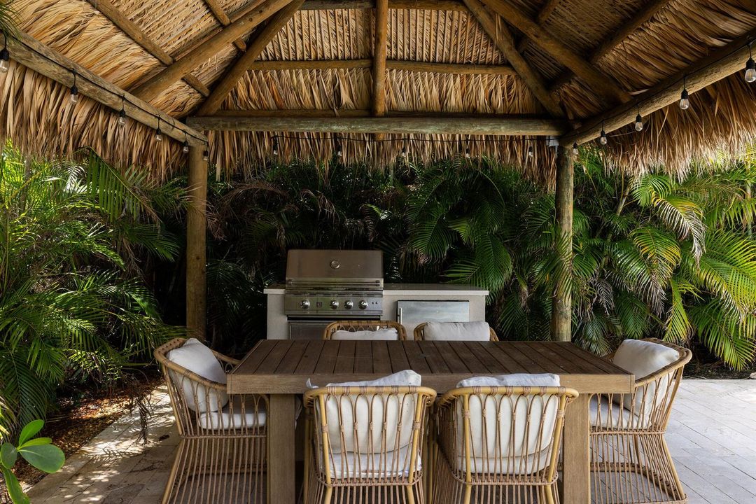 Tiki Hut