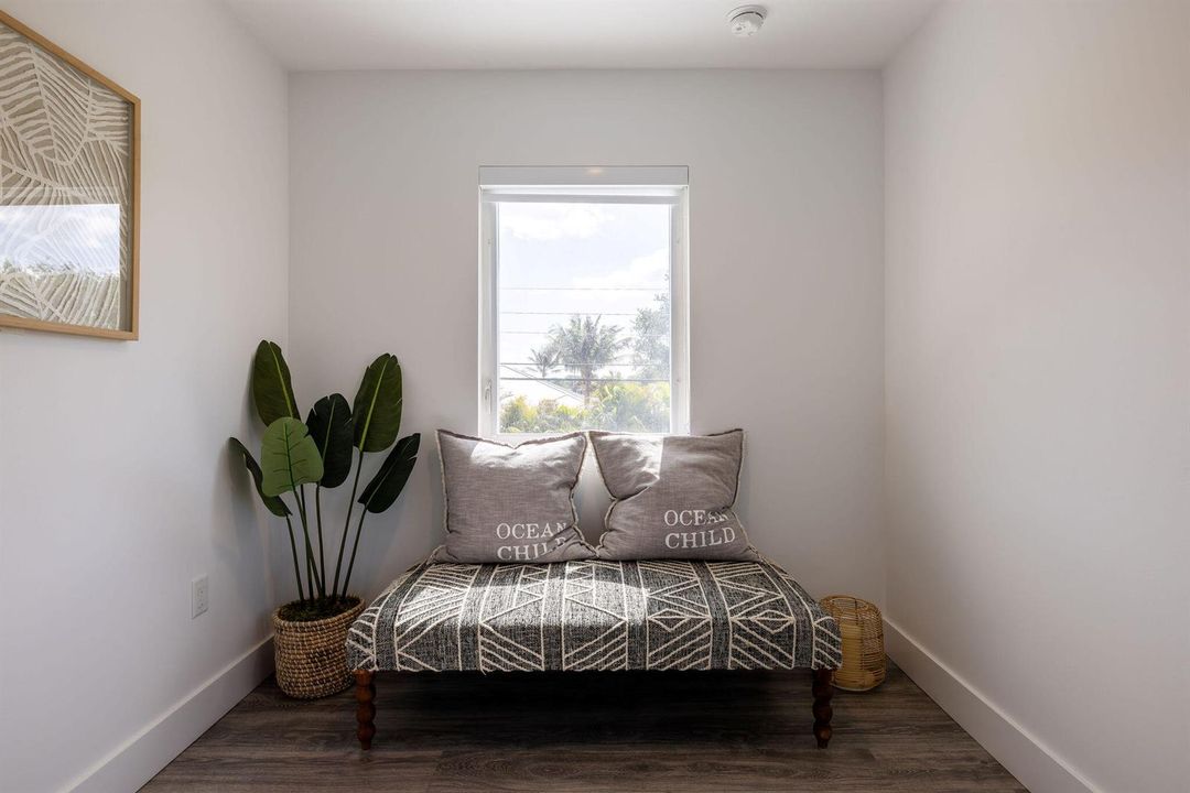 Landing Sitting Area