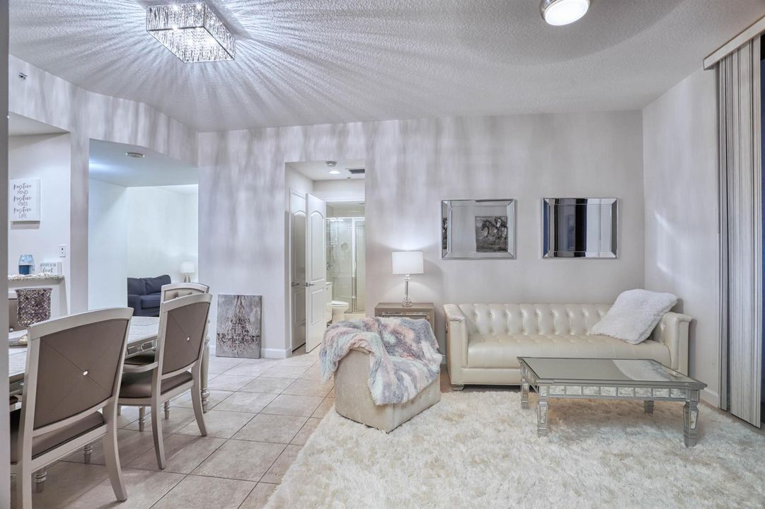 One City Plaza Residence 707