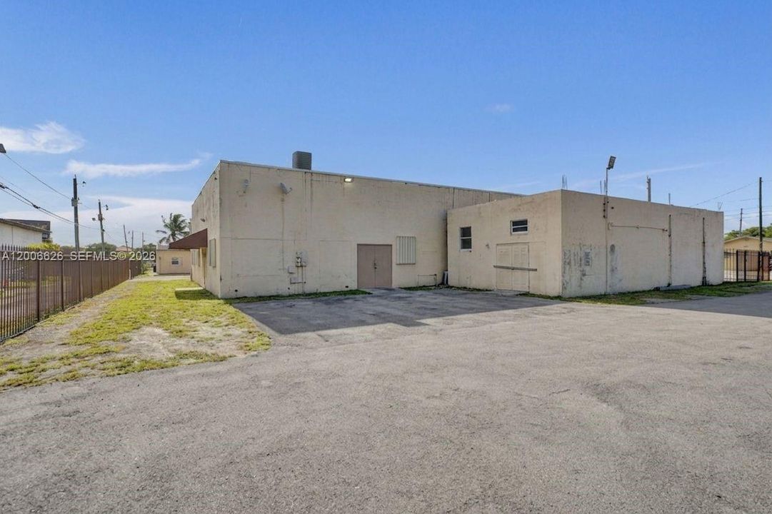Parking/Storage space available in the rear