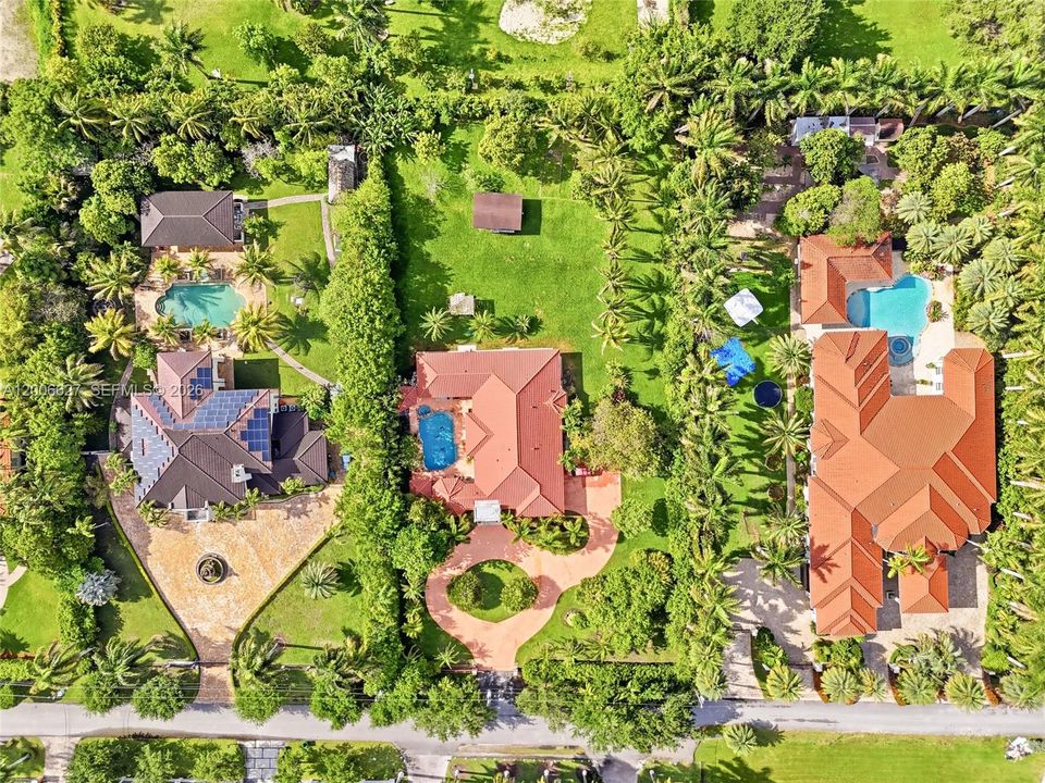 Недавно продано: $2,225,000 (5 спален, 4 ванн, 3914 Квадратных фут)