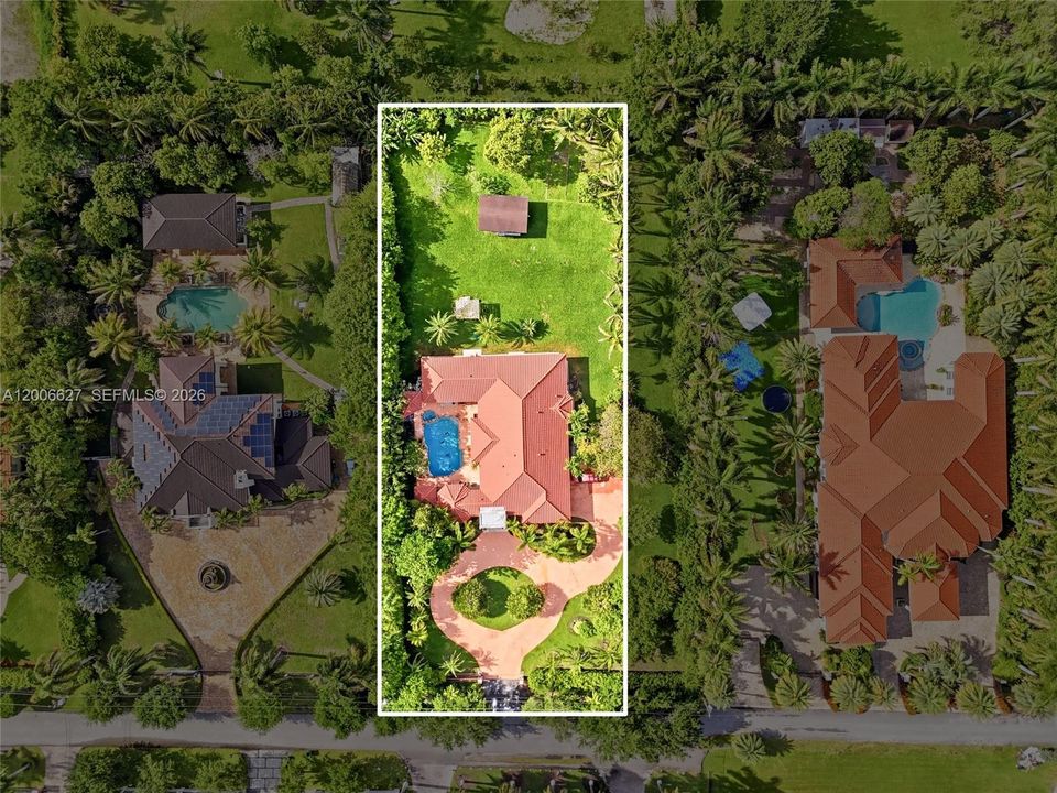 Недавно продано: $2,225,000 (5 спален, 4 ванн, 3914 Квадратных фут)