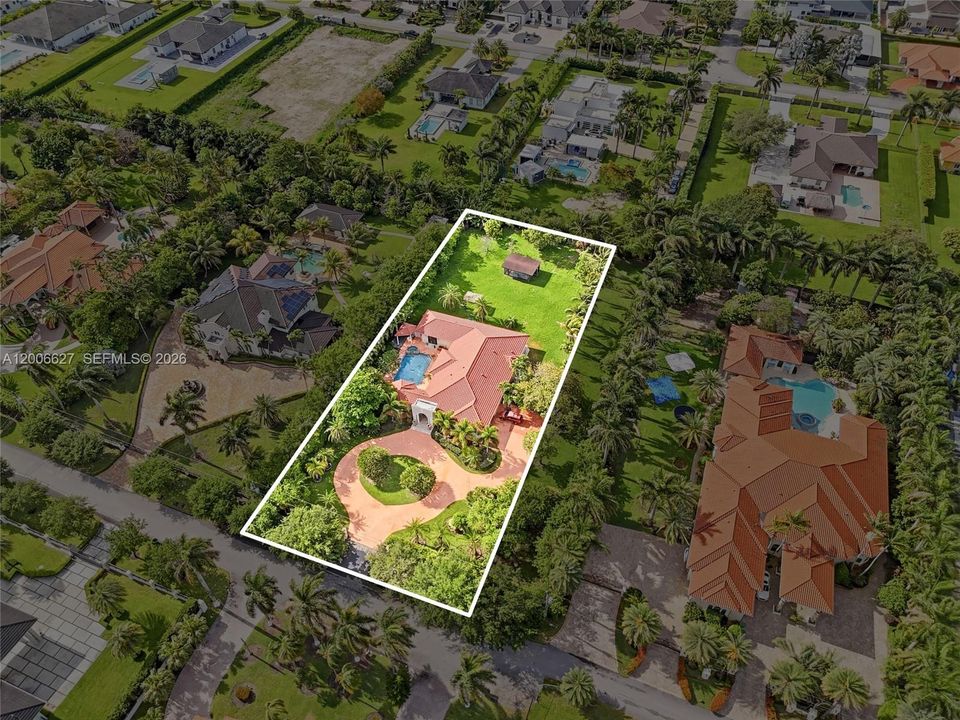 Недавно продано: $2,225,000 (5 спален, 4 ванн, 3914 Квадратных фут)
