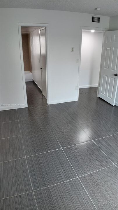 Activo con contrato: $1,700 (1 camas, 1 baños, 434568 Pies cuadrados)