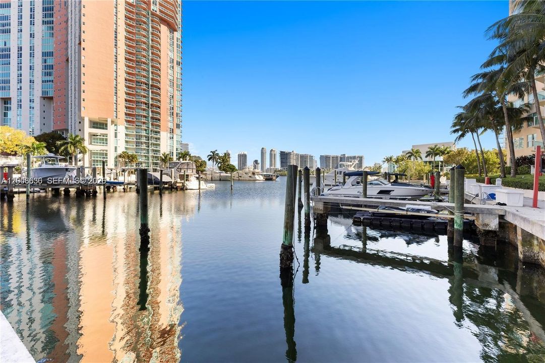 For Sale: $545,000 (2 beds, 2 baths, 1730 Square Feet)