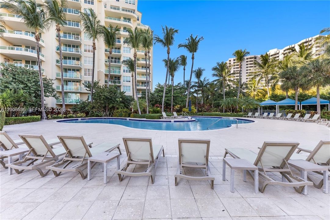 For Sale: $545,000 (2 beds, 2 baths, 1730 Square Feet)