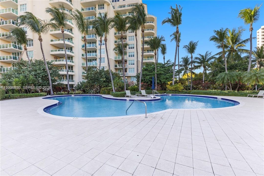 For Sale: $545,000 (2 beds, 2 baths, 1730 Square Feet)