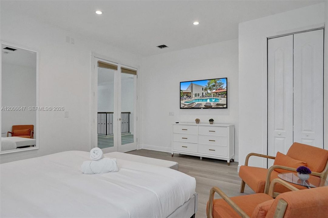 В аренду: $18,995 (9 спален, 6 ванн, 8368 Квадратных фут)