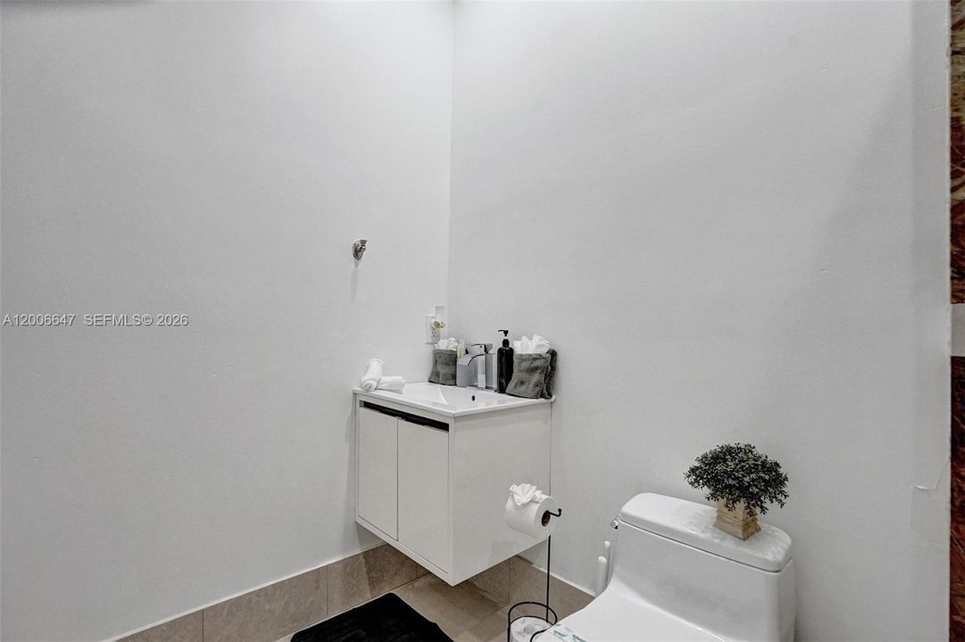 В аренду: $18,995 (9 спален, 6 ванн, 8368 Квадратных фут)