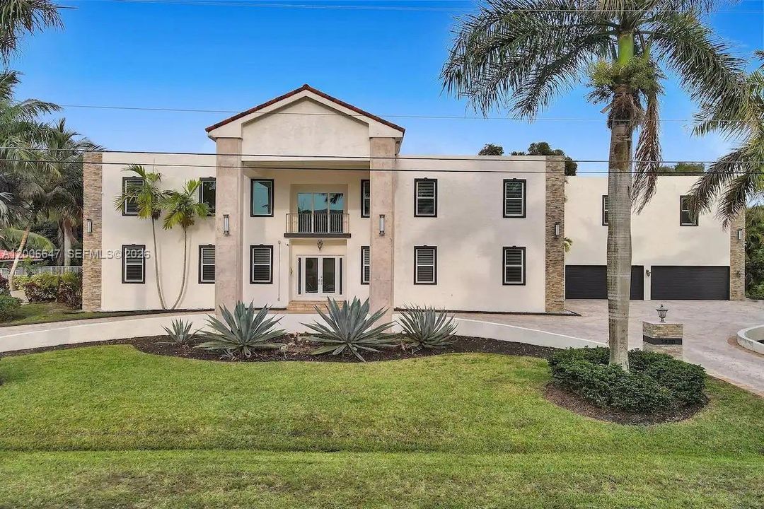 В аренду: $18,995 (9 спален, 6 ванн, 8368 Квадратных фут)