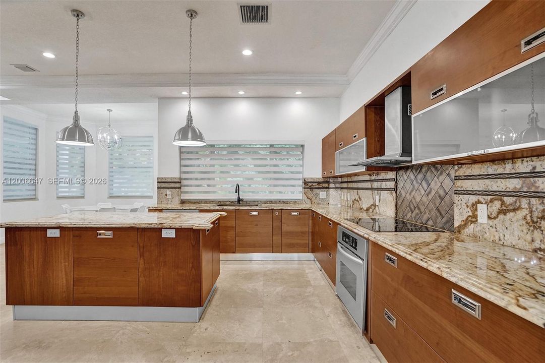 В аренду: $18,995 (9 спален, 6 ванн, 8368 Квадратных фут)