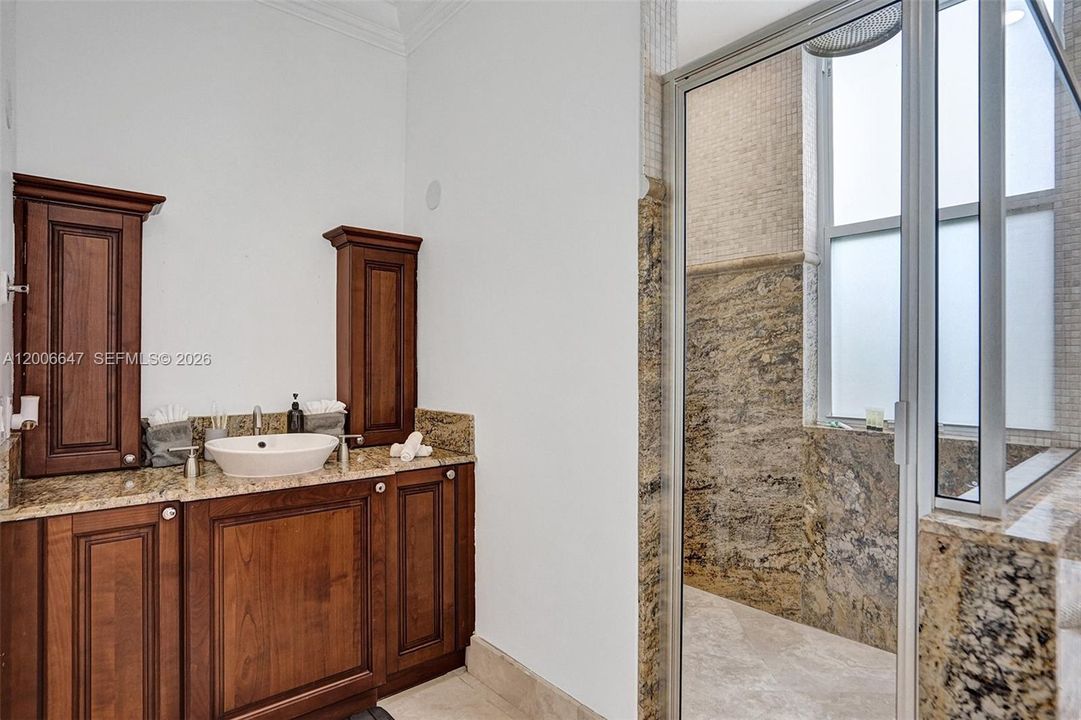 В аренду: $18,995 (9 спален, 6 ванн, 8368 Квадратных фут)