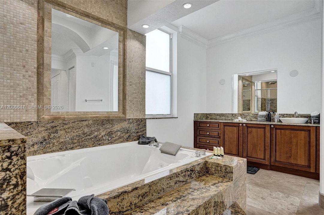 В аренду: $18,995 (9 спален, 6 ванн, 8368 Квадратных фут)