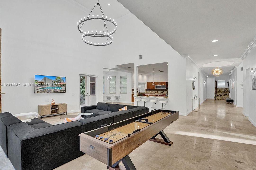 В аренду: $18,995 (9 спален, 6 ванн, 8368 Квадратных фут)