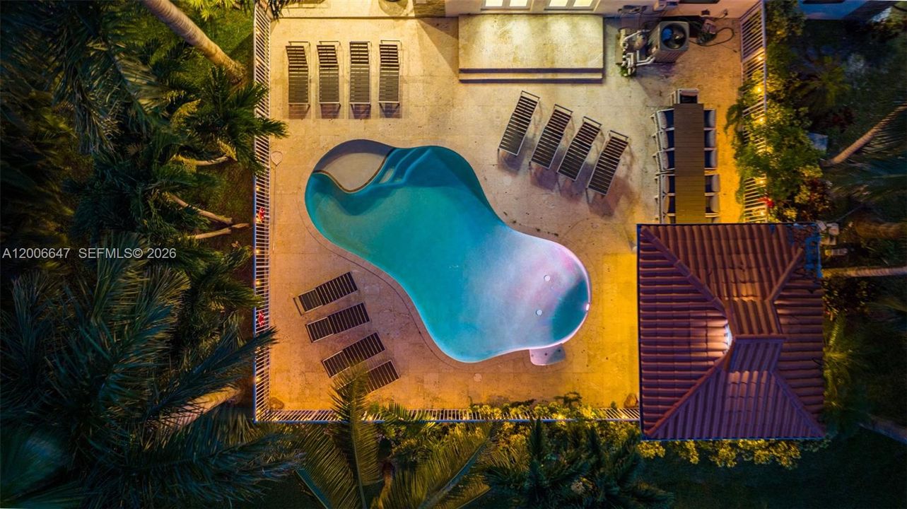 В аренду: $18,995 (9 спален, 6 ванн, 8368 Квадратных фут)